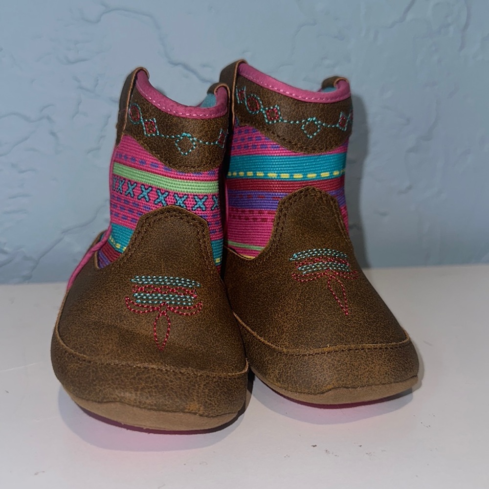Newborn, infant, twisted X booties